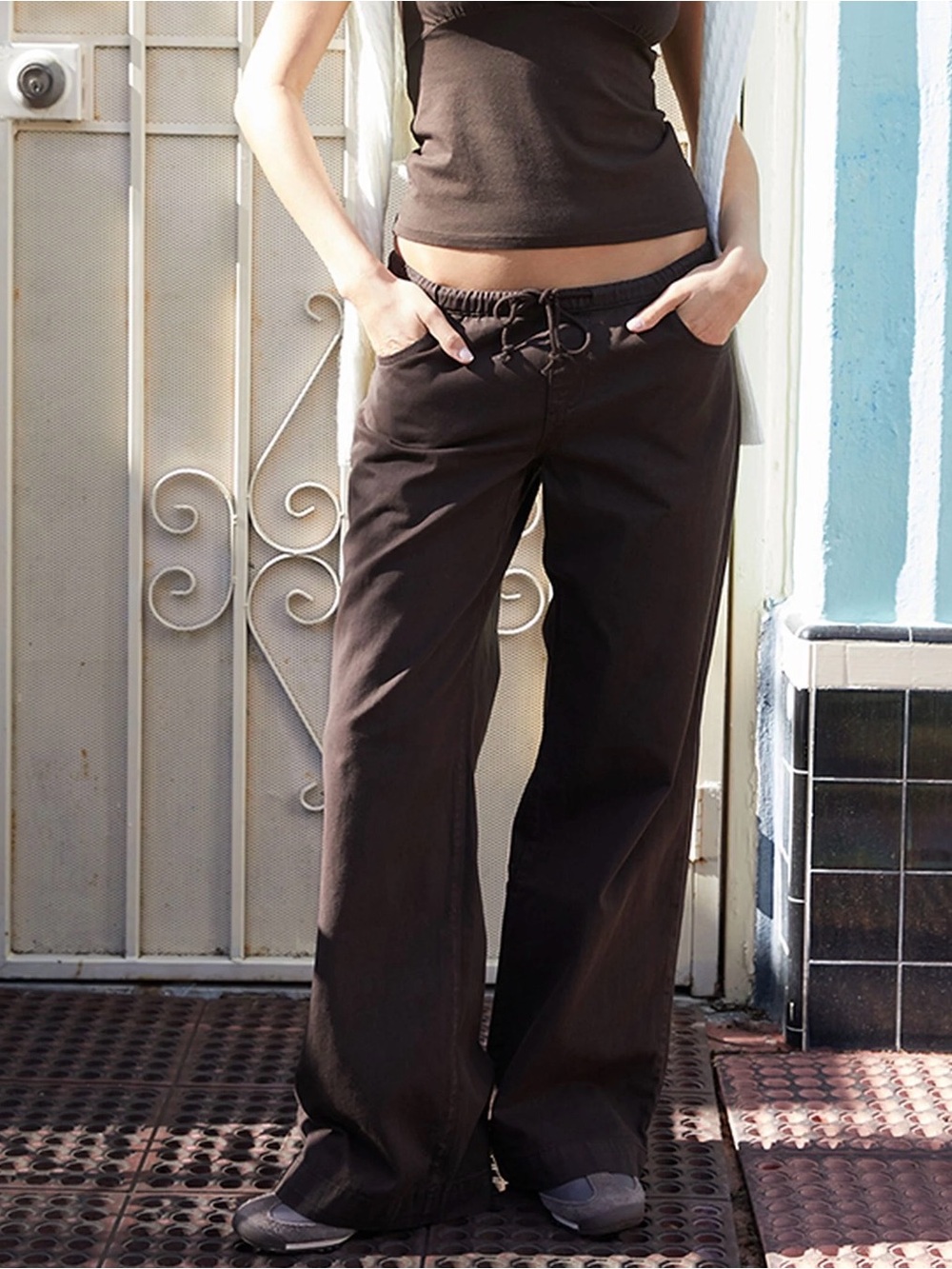 Low-Rise Wide Leg Drawstring Pants - Dark Brown